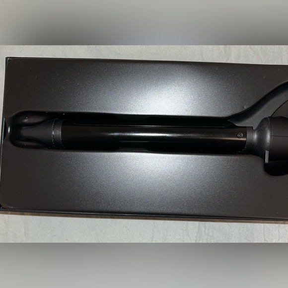 Bioionic 1 inch long barrel curling iron - Picture 4 of 4